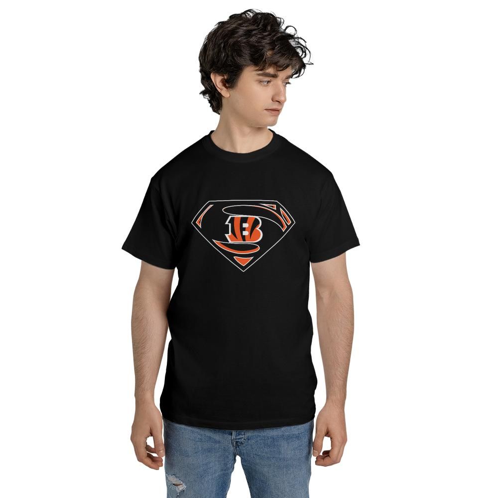 9cwnmbxj/products/6a1c0a38ebd4172b335bf91b/attributes-slide:t-shirt_db,color:black/front-name:Front_Model-c1toK15bHL