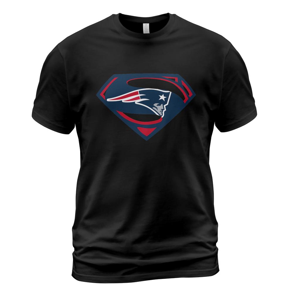 9cwnmbxj/products/6a1c0c1aebd417377e5c349a/attributes-slide:t-shirt_db,color:black/front-name:Front-1n3hLFyi0