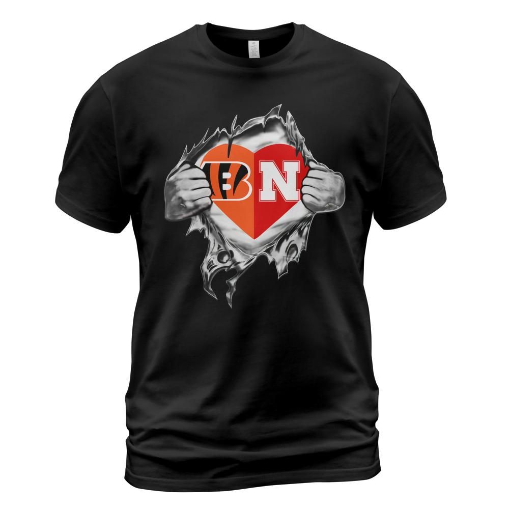 9cwnmbxj/products/6a36832261f8d15aaa7c62bc/attributes-slide:t-shirt,color:black/front-name:Front-c62WnFI9V