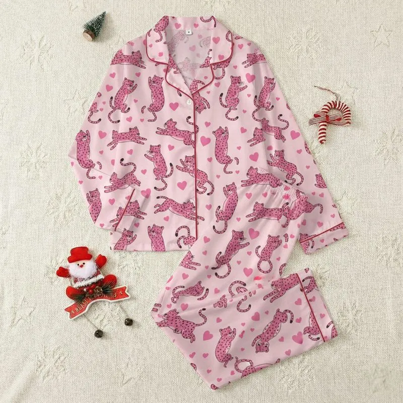 Women's Playful Fuchsia Pink Leopard & Heart Line Art Pattern on Pastel Pink Satin Pajamas Set - 1