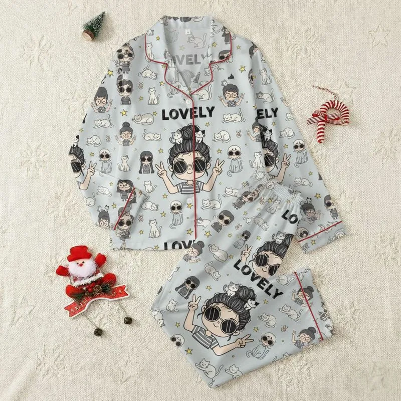 Women's Whimsical Hand-Drawn Cartoon Girls Cats Peace Signs LOVELY Text Yellow Stars Light Gray Pattern Satin Pajamas Set - 1
