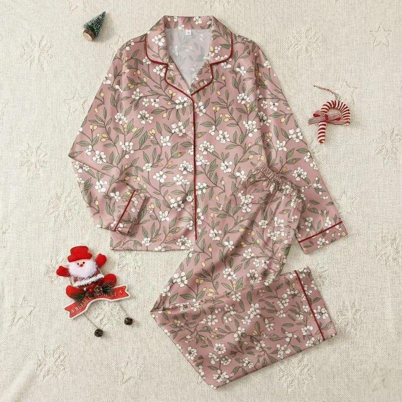 Women's Dusty Rose Vintage Botanical Olive Green Leaves White Flowers Berries Satin Pajamas Set - 1