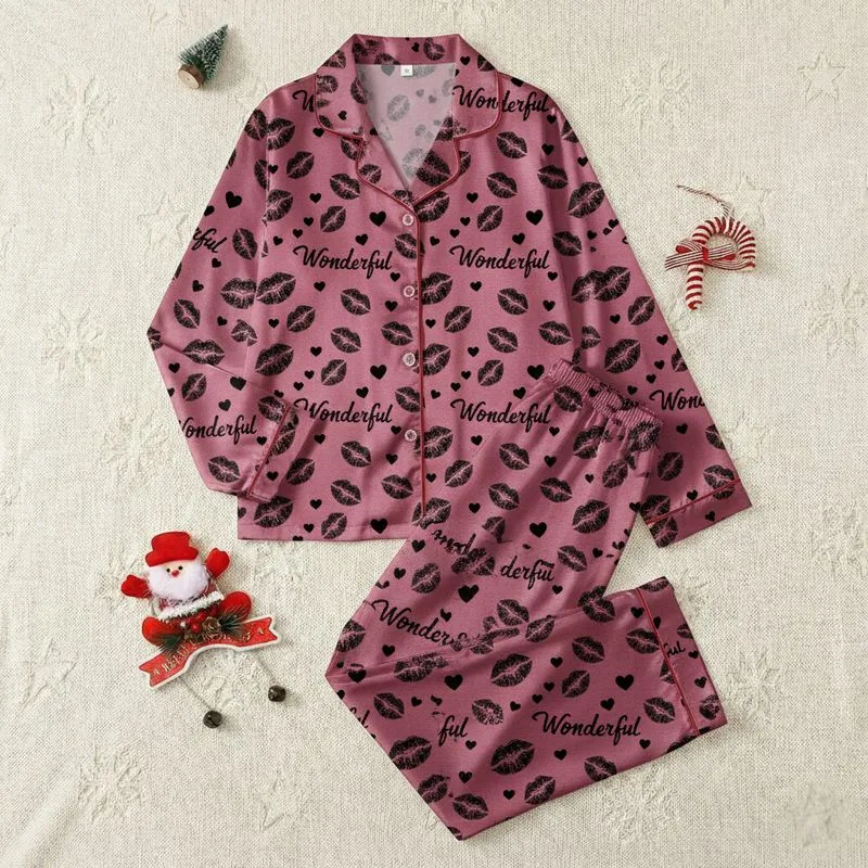 Expressive Woman's Distressed Black Lips & Wonderful Grunge Pattern - Heather Deep Pink Casual Top Satin Pajamas Set - 1