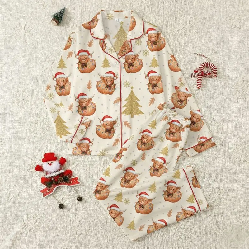 Cozy Christmas Lovers' Whimsical Watercolor Highland Cow Santa Hat Lights Glitter Pattern Satin Pajamas Set - 1