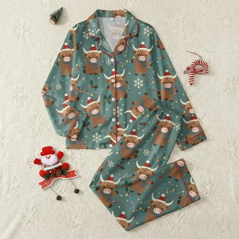 Women's Cozy Christmas Pajamas: Knitted Yarn Highland Cow, Santa Hat & Scarf Satin Pajamas Set - 1