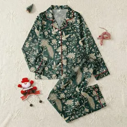 Women's Elegant Emerald Green Chinoiserie Peacock & Hummingbird Botanical Pattern Golden Lines Satin Pajamas Set