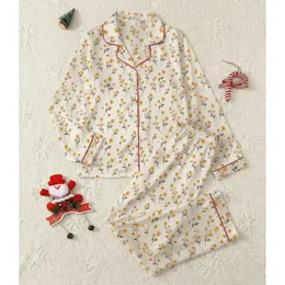 Women's Creamy Off-White Muted Goldenrod Daisy Wildflower Vintage Flat Illustrative Satin Pajamas Set