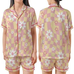 Retro Style Enthusiasts Cheerful Groovy Pastel Pink Yellow Checkerboard Warped Grid White Daisy Design Satin Short-Sleeve Pajamas Set