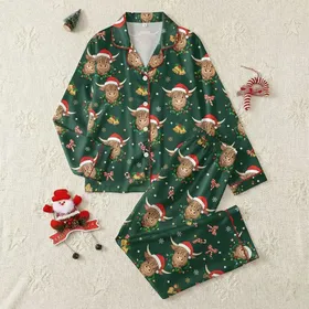 Highland Cow Fans' Festive Forest Green Pattern with Santa Hat Cows & Vintage Christmas Lights Satin Pajamas Set