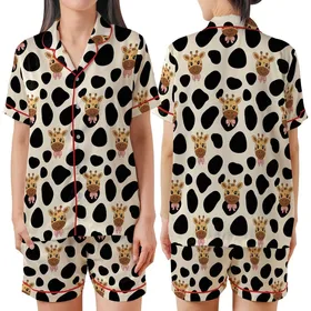 Playful Giraffe Fan: Creamy Beige Black Spotted with Cheerful Wide-Eyed Pink Bow Giraffe Pattern Wear Satin Short-Sleeve Pajamas Set