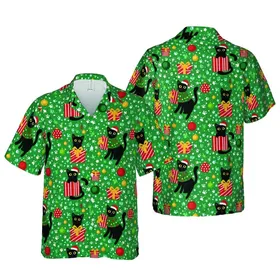 Black Cats in Santa Hats & Sweaters with Gift Boxes Ornaments Emerald Green Hawaiian Design Short-sleeve Hawaiian Shirt