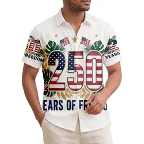 USA 250th Birthday: Aged Flag 250 Years of Freedom, Tropical Foliage Wreath Short-sleeve Hawaiian Shirt