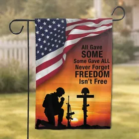 Soldier Kneeling American Flag Battlefield Cross - Remembrance Day Memorial Gift for Veterans Garden Flag
