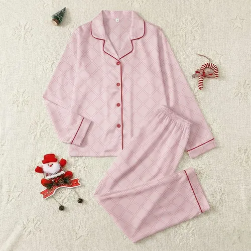 Women's Delicate Blush Pink Monochromatic Interlocking Diamond Grid Pattern Satin Pajamas Set