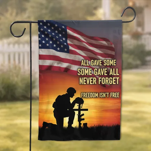 Kneeling Soldier Battle Cross American Flag - Freedom Isn't Free Remembrance Gift Garden Flag